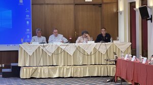 Αρναουτάκης καλεί Δημάρχους με φόντο τους οικισμούς!