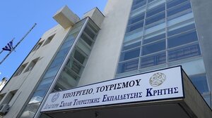 Διαμαρτυρία των ξενόγλωσσων καθηγητών της ΑΣΤΕΚ στο Υπουργείο Τουρισμού