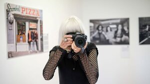 Έκθεση στην Ίμπιζα για την εμβληματική φωτογράφο της αμερικανικής μουσικής σκηνής, Λιν Γκόλντσμιθ