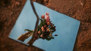 Έκθεση κολλάζ «Χάρτινον ‘Oλον» της Πελαγίας Ανδρουλάκη