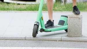 Λαμία: Τραυματίστηκε 15χρονος με ηλεκτρικό πατίνι – Έπεσε πάνω σε σταθμευμένο αυτοκίνητο