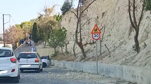 Αγωνιούν οι γονείς για την κατολίσθηση έξω από σχολείο της Ν. Αλικαρνασσού