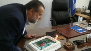 Συγκινητική έκπληξη για τα γενέθλια του Βασίλη Κεγκέρογλου