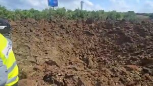 Ισραήλ: Από τον πύραυλο των Χούθι δημιουργήθηκε ένας πελώριος κρατήρας - Δείτε βίντεο