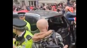 Λίβερπουλ: "Δεν μπορούμε να σταματήσουμε να τρέμουμε", περιγράφουν σοκαρισμένοι οι μάρτυρες