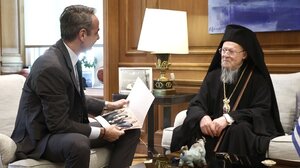 Με... δώρο στον Πρωθυπουργό ο Οικουμενικός Πατριάρχης