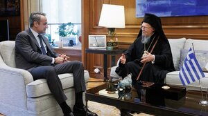 Εκκλησία της Κρήτης: Η επίσκεψη Βαρθολομαίου στο Μαξίμου, οι προσκλήσεις ευγένειας και οι... σιωπές