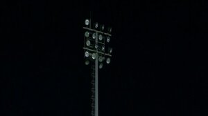 ΟΦΗ-Άρης: Πρόβλημα με την ηλεκτροδότηση, καπνούς απ' τον ένα πυλώνα του φωτισμού στο «Γεντί Κουλέ» και προσωρινή διακοπή