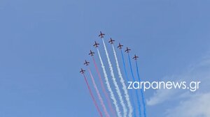 Χανιά: Τα εντυπωσιακά Red Arrows της Βρετανικής Αεροπορίας “έσκισαν” τον ουρανό
