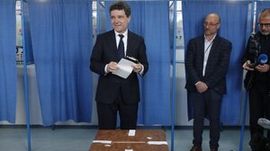 Εκλογές στη Ρουμανία: Ο φιλοευρωπαίος υποψήφιος προηγείται του εθνικιστή αντιπάλου του 