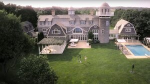 «Sirens»: Η αλήθεια πίσω από την έπαυλη που προβάλλεται στη νέα σειρά