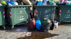 Δεν έφτανε η συσσώρευση των σκουπιδιών, πέταξαν και ταγγισμένο λάδι