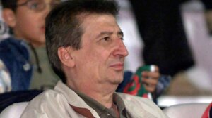 Σαν σήμερα γεννήθηκε ο Χάρρυ Κλυνν: Από φτωχός πρόσφυγας πρωτοπόρος του stand-up comedy στην Ελλάδα