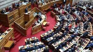 Προανακριτική για Τέμπη: «Σύγκρουση κορυφής» στη Βουλή – Έως το βράδυ η συζήτηση