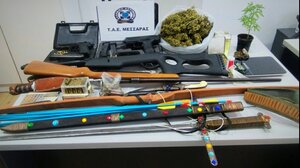 Μέσα στο οπλοστάσιο... κρύβονταν και ναρκωτικά!