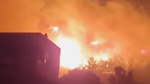 Φωτιά στην Χίο: Ολονύχτια μάχη με τις φλόγες – Εκκενώθηκαν δεκάδες περιοχές