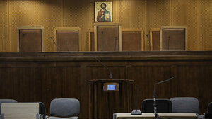 Επιτέθηκε με σουγιά στην εν διαστάσει σύζυγό του, πήρε το δρόμο για τη φυλακή