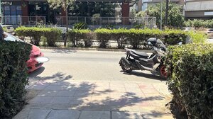 '"Εκλεισε" στην είσοδο του πάρκινγκ, αλλά ήταν ... απέναντι!