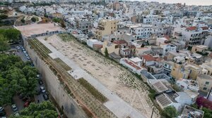 Όλα τα φώτα στα Ενετικά Τείχη άναβαν μέχρι και το μεσημέρι