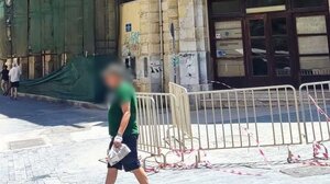 Μετακίνησαν την περίφραξη, κινδυνεύουν πεζοί και οδηγοί!