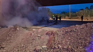 Φωτιά σε αυτοκίνητο κινητοποίησε Πυροσβεστική και ΕΛΑΣ - Φωτογραφίες