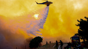 Ηλεία: Μεγάλη αναζωπύρωση στην περιοχή Χελιδόνι