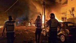 Στην κόψη του ξυραφιού η Μέση Ανατολή: Ομοβροντία ιρανικών πυραύλων στο Ισραήλ