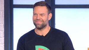 Πανζουρλισμός στη Χίο για Κασσελάκη - Selfies, αγκαλιές και παραδοσιακό γλέντι