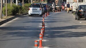 "Η λύση είναι απλή: περισσότερα κολωνάκια, λιγότερο χάος στους δρόμους!"