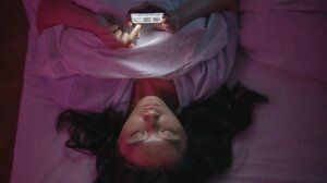 «Ποτέ μην κοιμάστε με το κινητό τηλέφωνο δίπλα σας», συμβουλεύει ειδικός