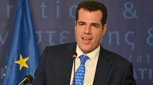 "Δεν είναι φιλοξενία, είναι κράτηση": Η νέα γραμμή Πλεύρη για τους μετανάστες στην Κρήτη