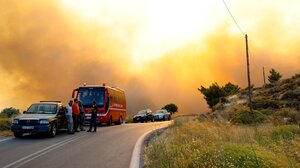 Πυρκαγιά στη Χίο: «Απελπιστική η κατάσταση, με φλόγες 30 μέτρα» - Στοίχημα να σωθούν οι μαστιχοκαλλιέργειες