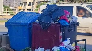 Τόνοι σκουπιδιών έξω από παιδικό σταθμό