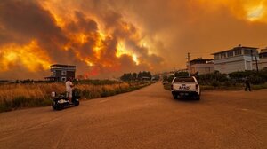 Τουρκία: Μάχη για την κατάσβεση των δασικών πυρκαγιών δίνουν για δεύτερη ημέρα οι πυροσβέστες