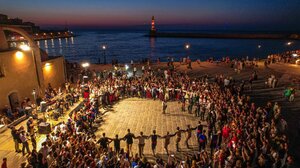 Με μεγάλη επιτυχία η έναρξη της 4ης Παραδοσιακής Στράτας στο Λιμάνι των Χανίων