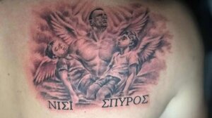 Το ανατριχιαστικό τατουάζ για τα παιδιά που χάθηκαν στον Άραχθο