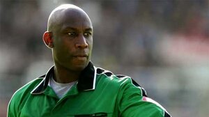 Πέθανε ο πρώτος μαύρος διαιτητής που σφύριξε στην Premier League