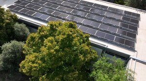 «Πράσινο φως» για φωτοβολταϊκά σε πολυκατοικίες 