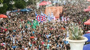 Δημοψήφισμα 2015, δέκα χρόνια μετά: Για «μαύρη επέτειο» μιλά η κυβέρνηση – «Παρακαταθήκη» το χαρακτηρίζει ο ΣΥΡΙΖΑ