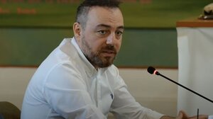 Παρασύρης: Χαμένα 100 εκατομμύρια - Η κυβέρνηση διώκει τις ενεργειακές κοινότητες