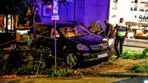 Κολωνάκι: Με τα χέρια προσπάθησε ο παρκαδόρος να σταματήσει το τζιπ