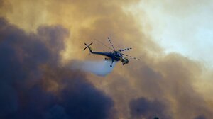 Σε πύρινο κλοιό η χώρα – Πολλά μέτωπα σε εξέλιξη 