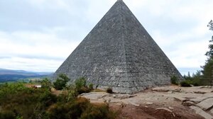 Οι μυστικές βασιλικές «πυραμίδες» της Σκωτίας και ο συμβολισμός που κρύβουν