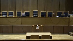 Πετράλωνα: Αρχίζει η δίκη των «10» για τους βιασμούς των δύο αδελφών 