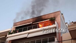 Φωτιά σε πολυκατοικία στα Χανιά: Διαμέρισμα τυλίχθηκε στις φλόγες (βίντεο & φωτογραφίες)