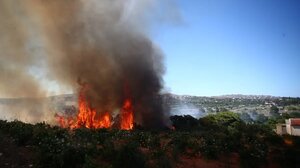 Φωτιά στο Ωραιόκαστρο: Χειροπέδες σε 48χρονο που έκανε εργασίες με αλωνιστική μηχανή