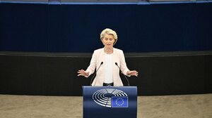 Aλώβητη από τη συζήτηση της πρότασης μομφής η Ούρσουλα φον ντερ Λάιεν -«Ζήτω η Ευρώπη», τόνισε