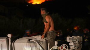 Κόλαση φωτιάς στην Ιεράπετρα - Πρώτο μέλημα οι άνθρωποι