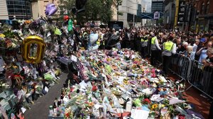 Συγκινητικό "αντίο" στον Όζι Όσμπορν στο Μπέρμιγχαμ: Χιλιάδες θαυμαστές αποχαιρέτησαν τον θρύλο της ροκ