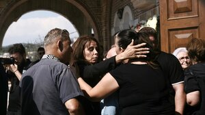 Τελευταίο αντίο στον Δημήτρη Ζαρζαβατσίδη - Τραγική φιγούρα η Βούλα Πατουλίδου